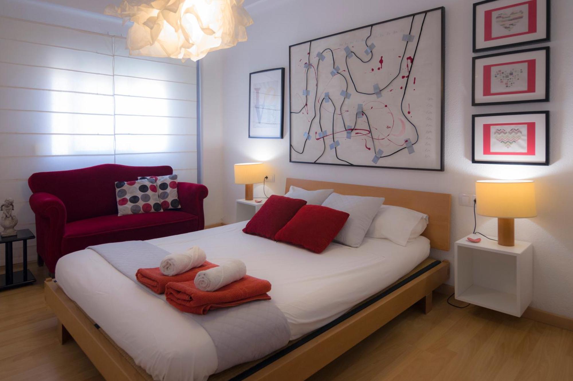 LUMINOSO. COMODO. ACOGEDOR. WIFI. Junto a AVE Valenza Esterno foto