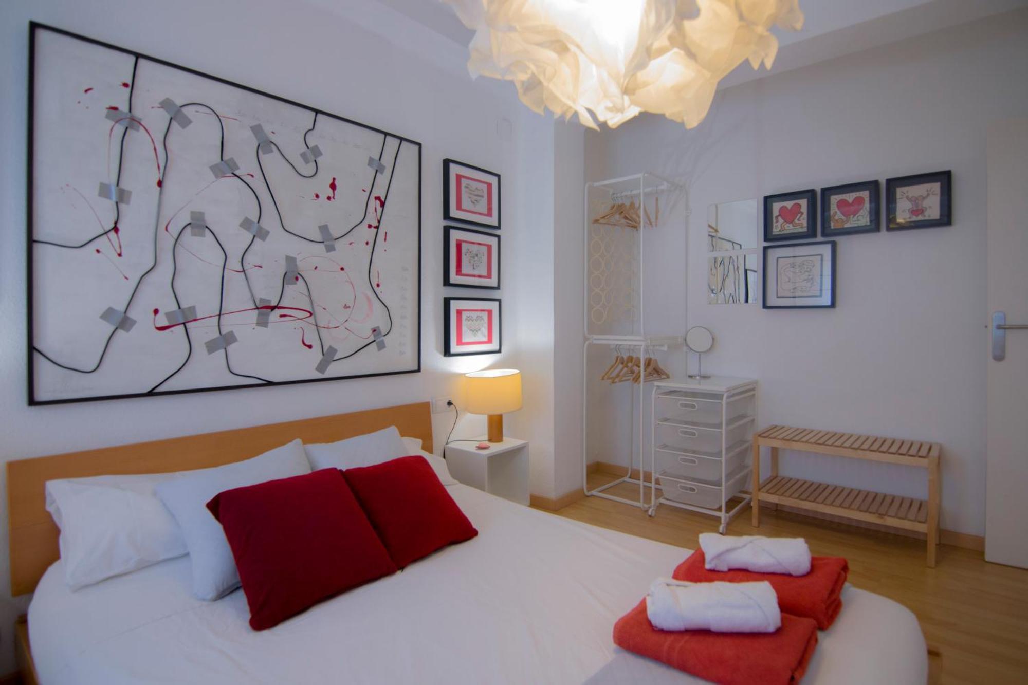 LUMINOSO. COMODO. ACOGEDOR. WIFI. Junto a AVE Valenza Esterno foto